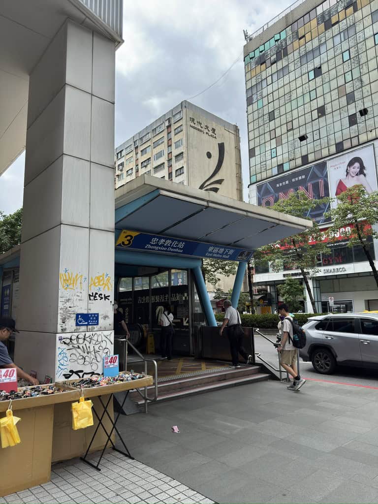 聯成電腦忠孝分校捷運出口路線指引