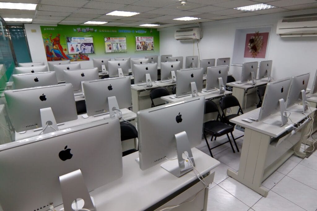 聯成電腦實景教室，Apple Mac設備提供