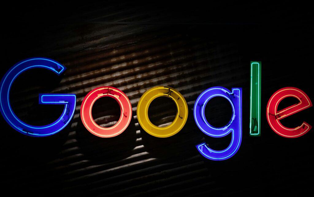 Google 官方提供Python教學，讓開始進入 python 自學的你，能有好的開始>Photo by Mitchell Luo on Unsplash